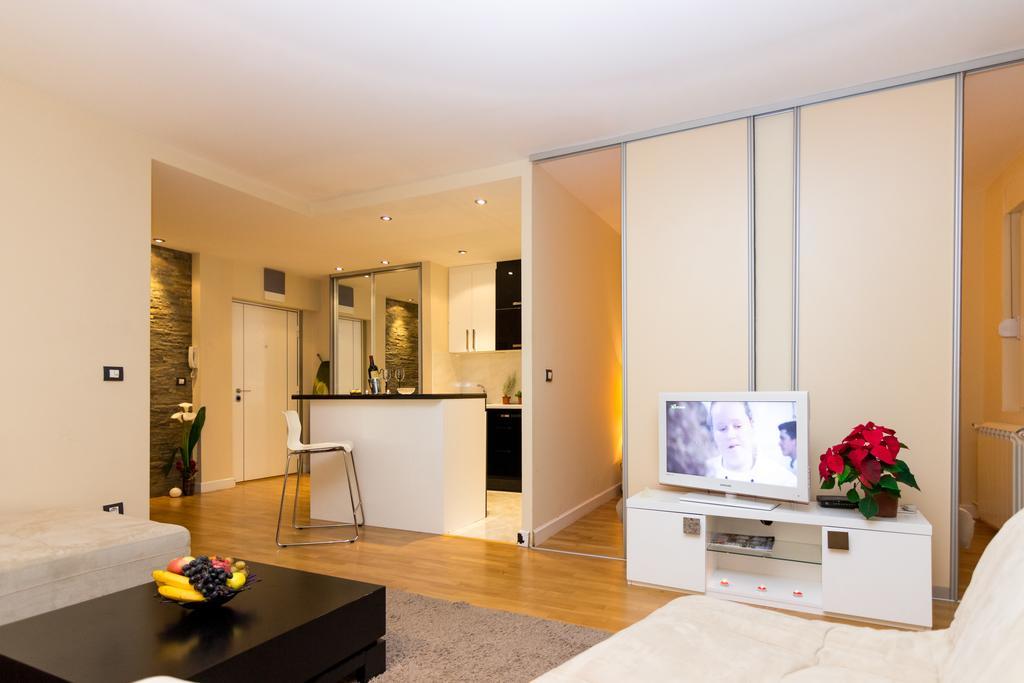 Slavija Square Apartments Belgrado Habitación foto